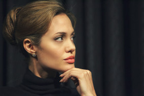 Angelina Jolie, 1, 