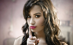      2560x1600 Demi Lovato, 