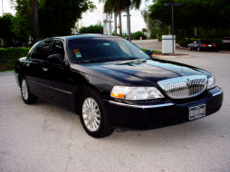 lincoln town car     1024x768 