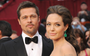 Angelina Jolie and Brad Pitt     2560x1600 angelina, jolie, and, brad, pitt, , 