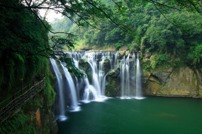 Taiwan Shifen waterfall     2580x1720 taiwan, shifen, waterfall, , 