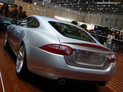 Jaguar XK обои для рабочего стола 1024x768 jaguar, xk, автомобили
