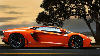 Lamborghini Aventador     2048x1152 lamborghini, aventador, , , , -, automobili, holding, s, p, a
