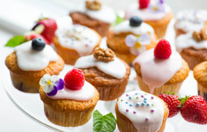      2900x1859 , , , , muffins, cream, raspberries, food, blueberries, strawberries, flowers, , , dessert, , , , , 