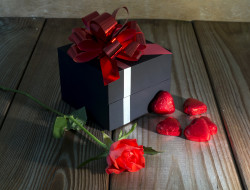 праздничные, подарки и коробочки, подарок, бант, розы, сердечки, конфеты