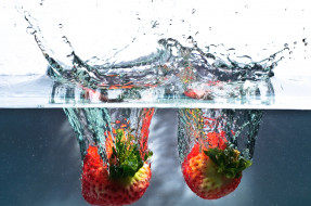      2560x1700 , ,  , water, strawberry