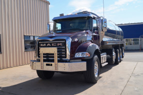 Mack Milk Truck Model GU813     2048x1365 mack milk truck model gu813, , mack, , inc, trucks, , 
