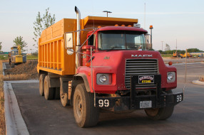 DM Model Mack Truck обои для рабочего стола 2048x1365 dm model mack truck, автомобили, mack, сша, грузовики, тяжелые, inc, trucks