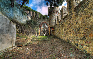 Borelli Castle, Liguria, Italy     2047x1308 borelli castle, , - ,  ,  , , , , 