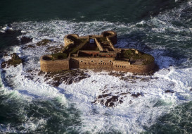 Fort Houmet Herbe - Alderney, Channel Islands     2048x1430 fort houmet herbe - alderney,  channel islands, , - ,  ,  , , , , , 