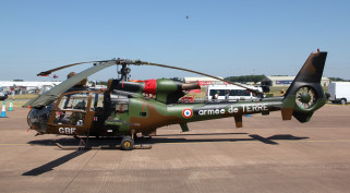 Gazelle AH1 обои для рабочего стола 2048x1132 gazelle ah1, авиация, вертолёты, площадка, вертолёт