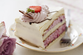      5560x3707 , ,  ,  , , , , , , , sweet, cake, cream, strawberry, chocolate, rose