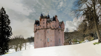 Craigievar Castle, Scotland обои для рабочего стола 1920x1080 craigievar castle,  scotland, города, - дворцы,  замки,  крепости, craigievar, castle, деревья, шотландия, снег, лес, замок, крэгивар, scotland, зима