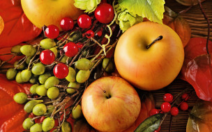      2560x1600 , , autumn, leaves, berries, still, life, harvest, fruit, apples, , , , 